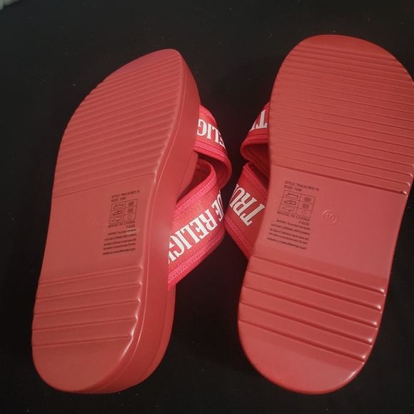 True Religion Alia Cross Strap Slip On Platform Slide Sandals (Red) NWOB - Picture 2 of 5